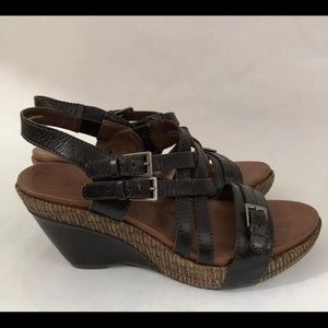 Naya Maize wedge sandal 6.5